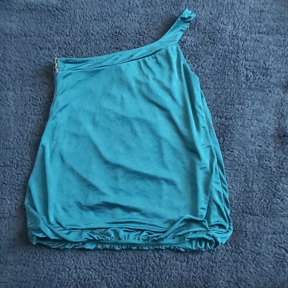 2/$20 Cute, one-shoulder top - Picture 2 of 3
